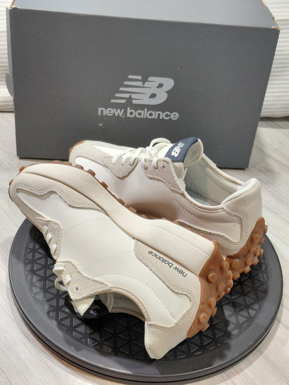 New Balance Womens 327 Vintage 70's  Design Moonbeam - Outerspace White Navy 7.5 - Picture 12 of 16